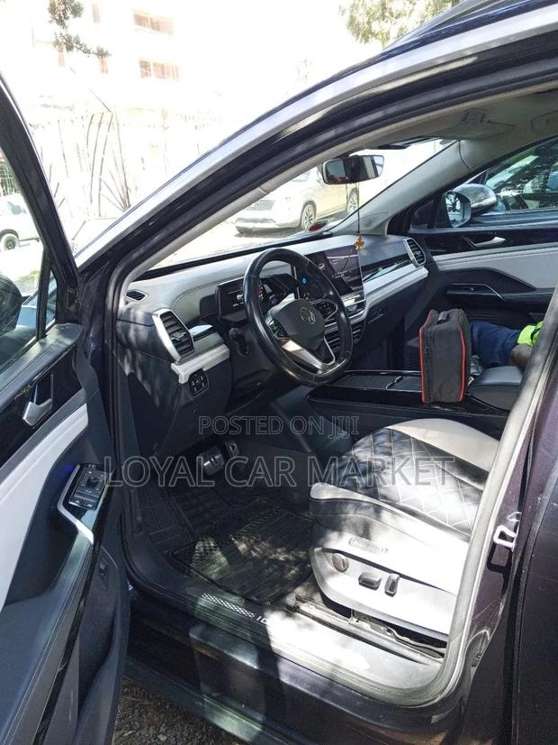 Volkswagen ID.6 2022 Gray