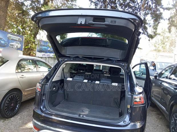 Volkswagen ID.6 2022 Gray