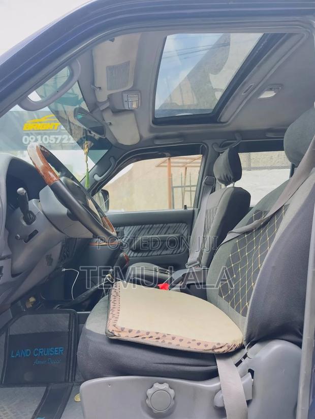 Toyota Land Cruiser 90 1997 Blue