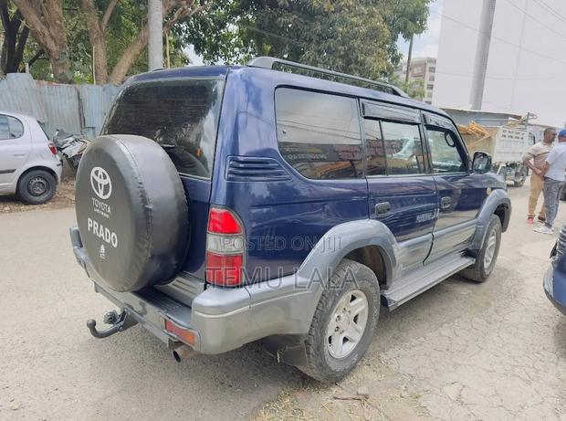 Toyota Land Cruiser 90 1997 Blue
