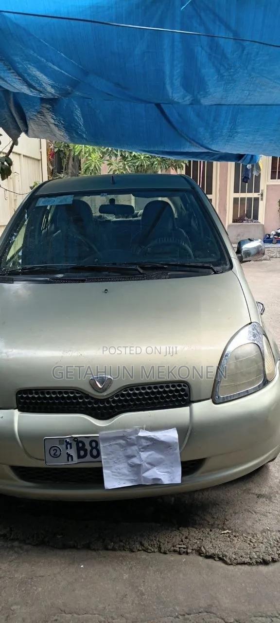 Toyota Vitz 2001 Gold