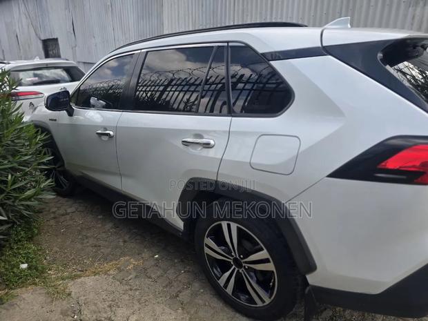 Toyota RAV4 2023 White