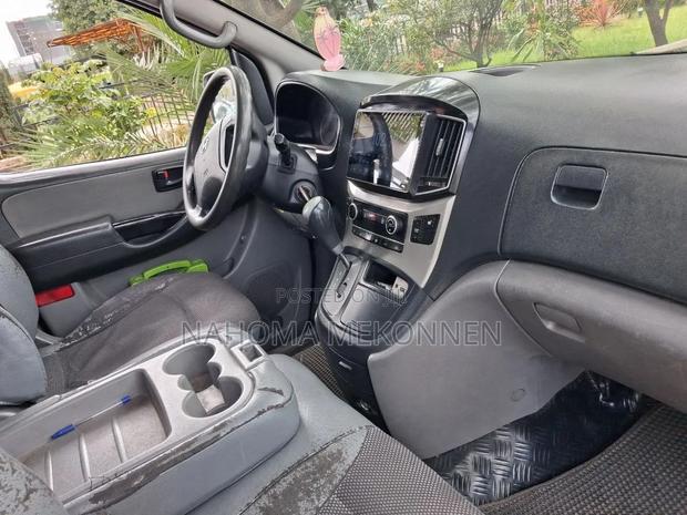 Hyundai H200 2015 Silver