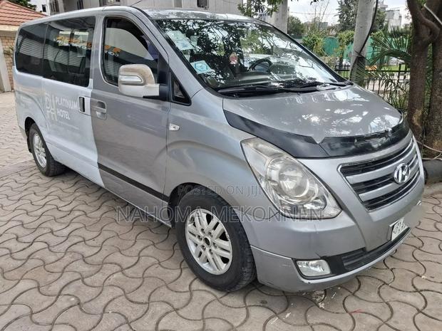 Hyundai H200 2015 Silver