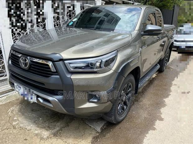 Toyota Hilux 2021 Gray