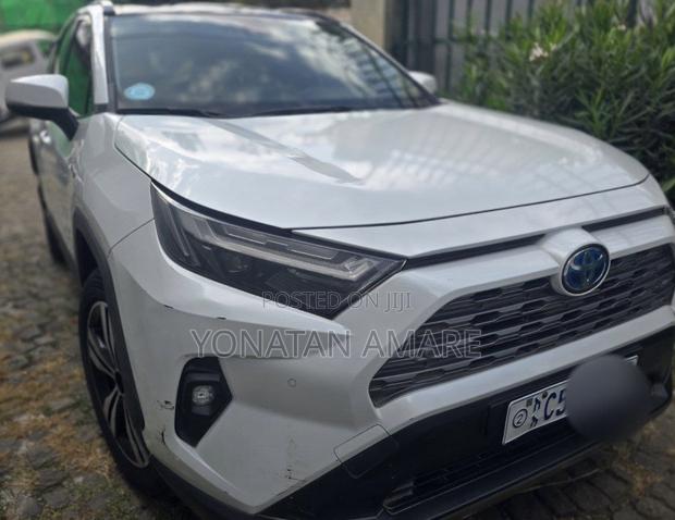 Toyota RAV4 Limited AWD 2023 White