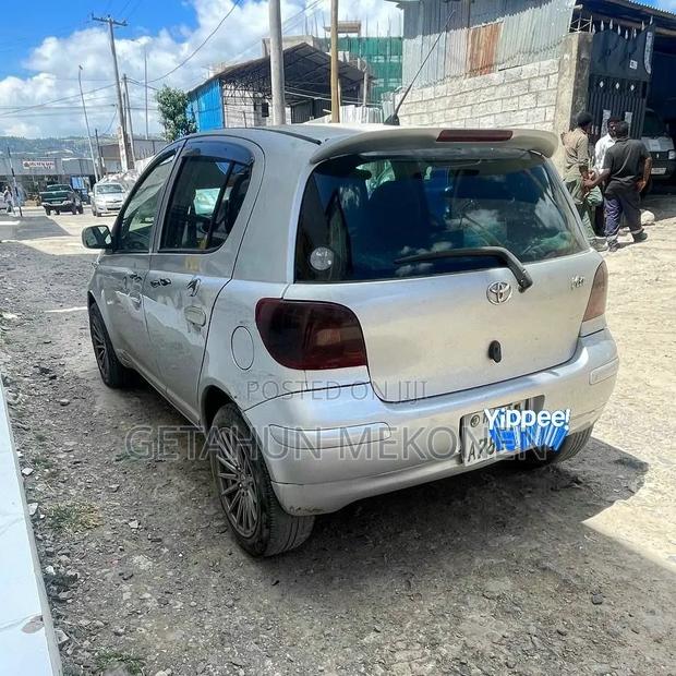 Toyota Vitz 2002 Silver