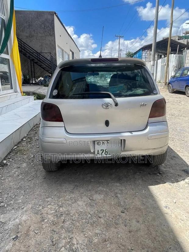 Toyota Vitz 2002 Silver