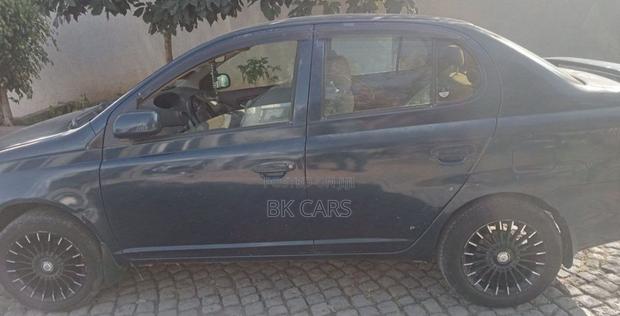 Toyota Platz 2005