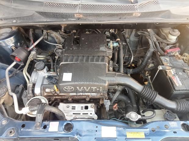 Toyota Platz 2005