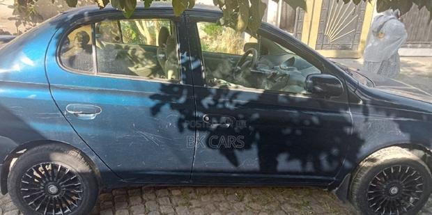 Toyota Platz 2005