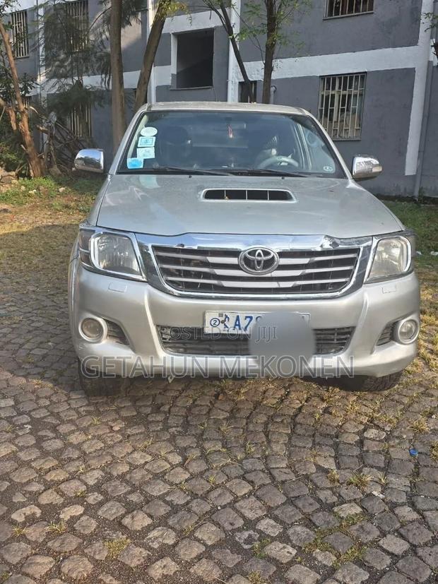 Toyota Hilux 2012 Silver