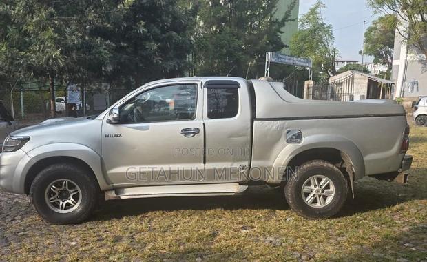 Toyota Hilux 2012 Silver