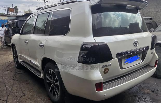 Toyota Land Cruiser 2008 White
