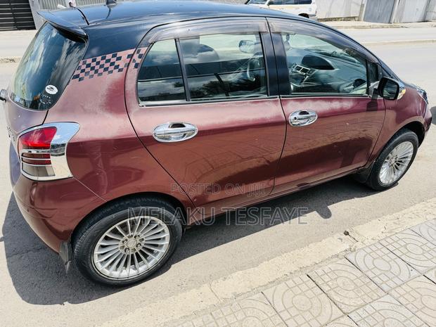 Toyota Yaris 2010 Brown