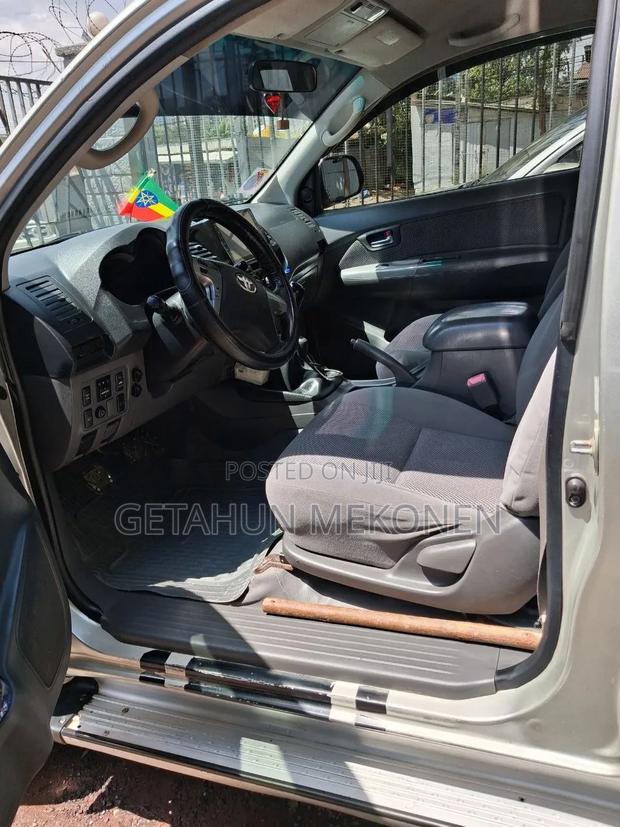 Toyota Hilux 2013 Gold