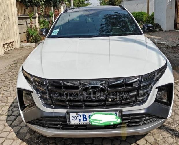 Hyundai Tucson 2022 White