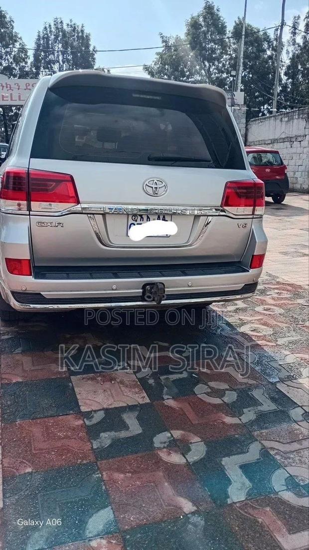 Toyota Land Cruiser 4.5 V8 TD 2019 Silver