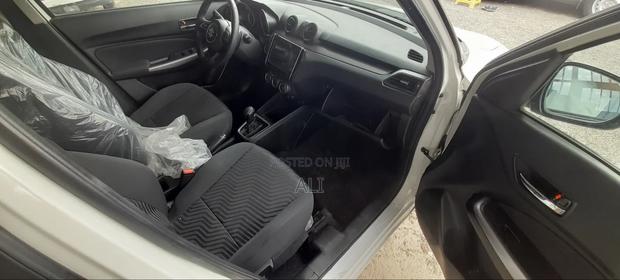 Suzuki Swift 2022 White