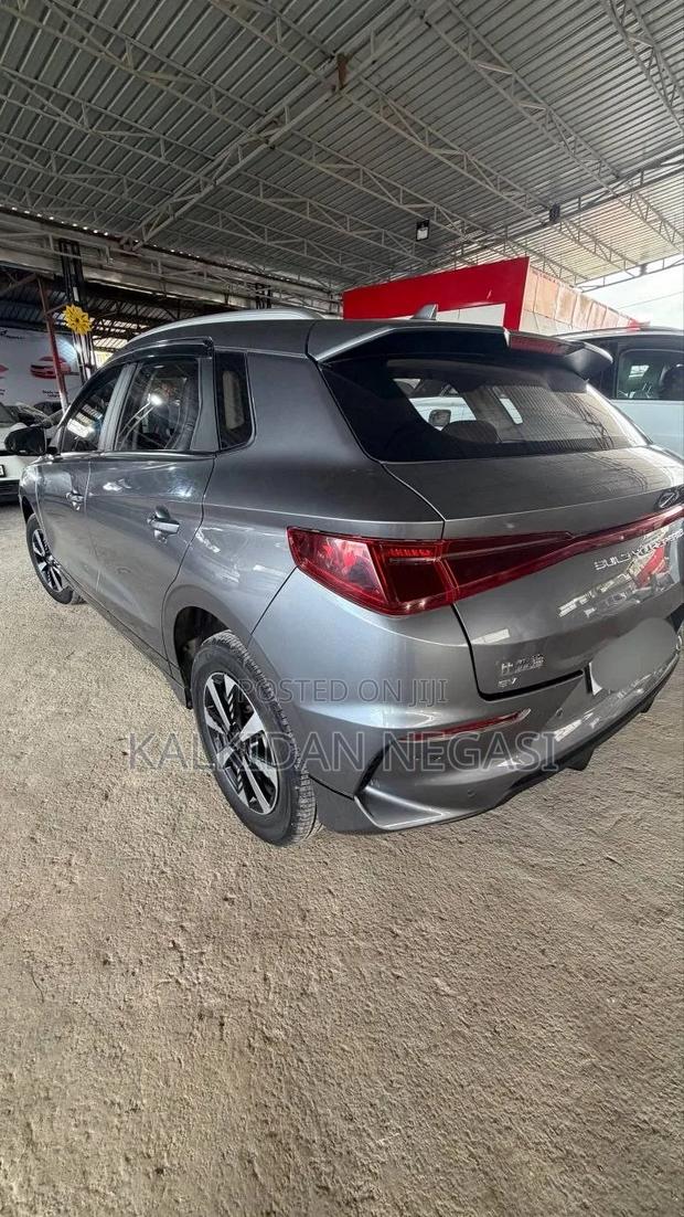 BYD E2 43 kWh 94 hp FWD 2025 Silver