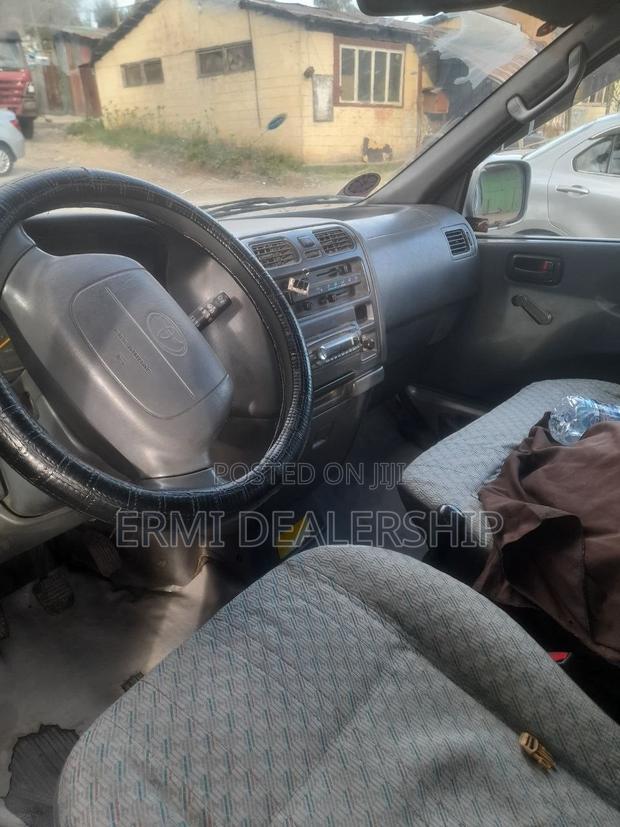 Toyota Grand HiAce 2002 Silver
