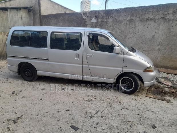 Toyota Grand HiAce 2002 Silver