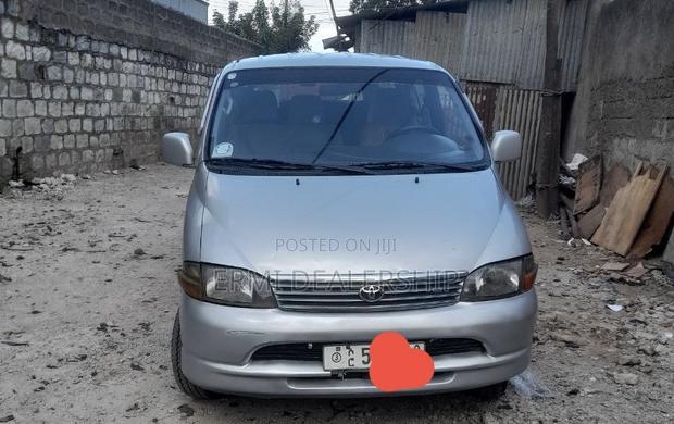 Toyota Grand HiAce 2002 Silver