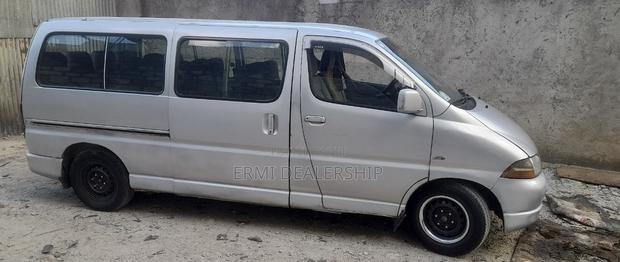 Toyota Grand HiAce 2002 Silver