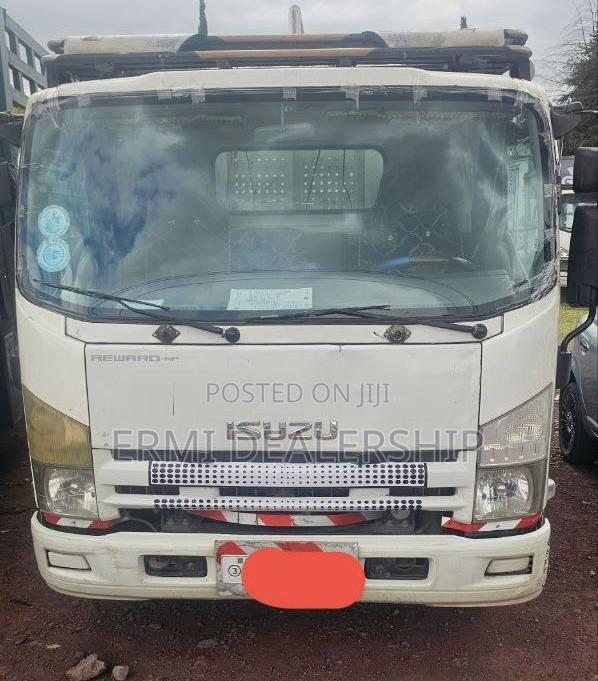 Isuzu ELF Truck 2022 White