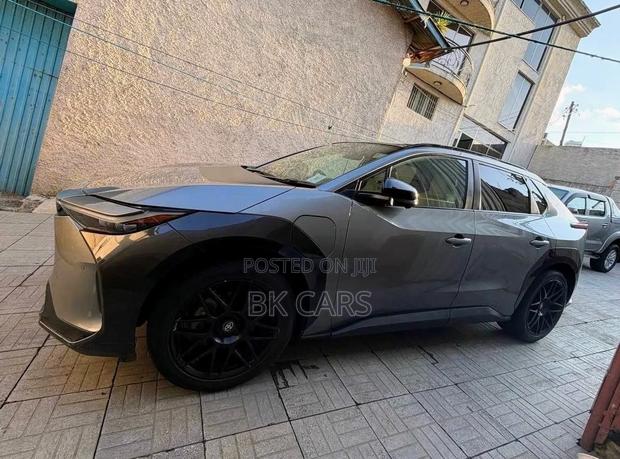Toyota bZ4X 2023 Silver