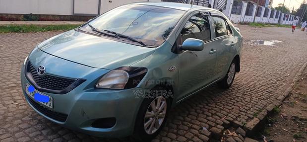 Toyota Yaris 2012 Green