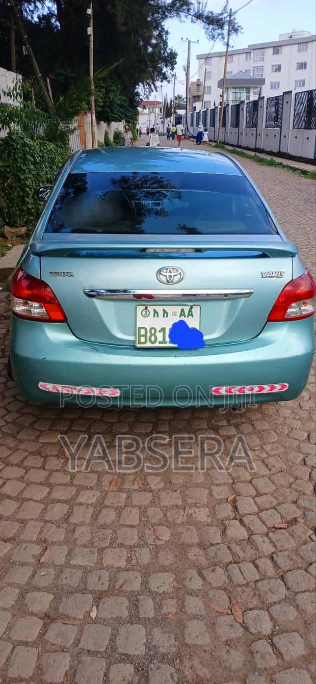 Toyota Yaris 2012 Green