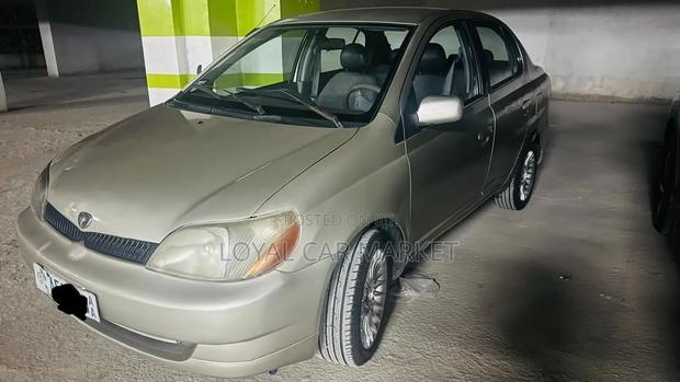 Toyota Platz 2002 Gray