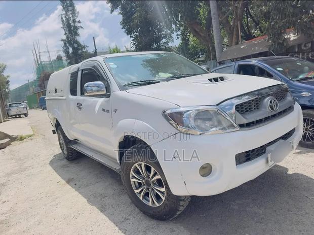 Toyota Hilux 2010 White