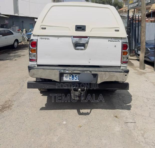 Toyota Hilux 2010 White