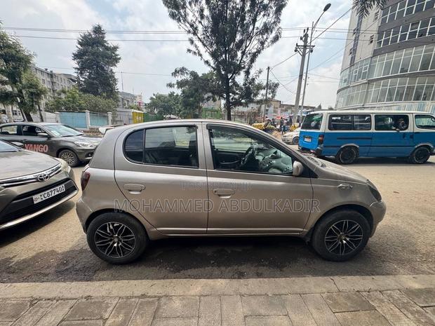 Toyota Vitz 2001 Beige