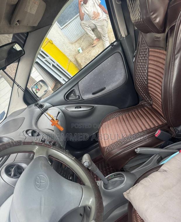Toyota Vitz 2001 Beige