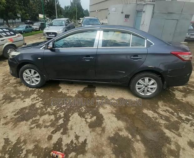 Toyota Yaris 2014 Gray