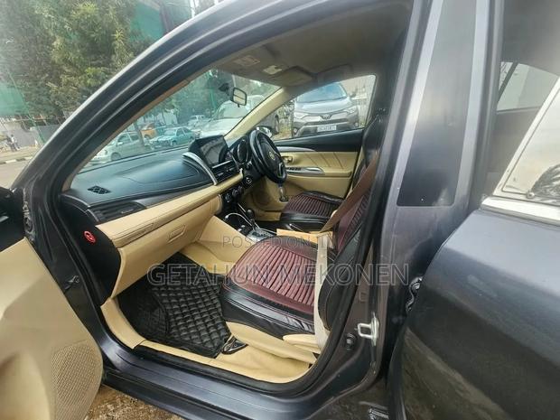 Toyota Yaris 2014 Gray