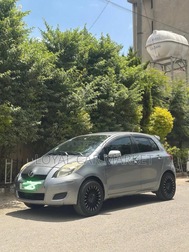 Toyota Yaris 2010 Gray