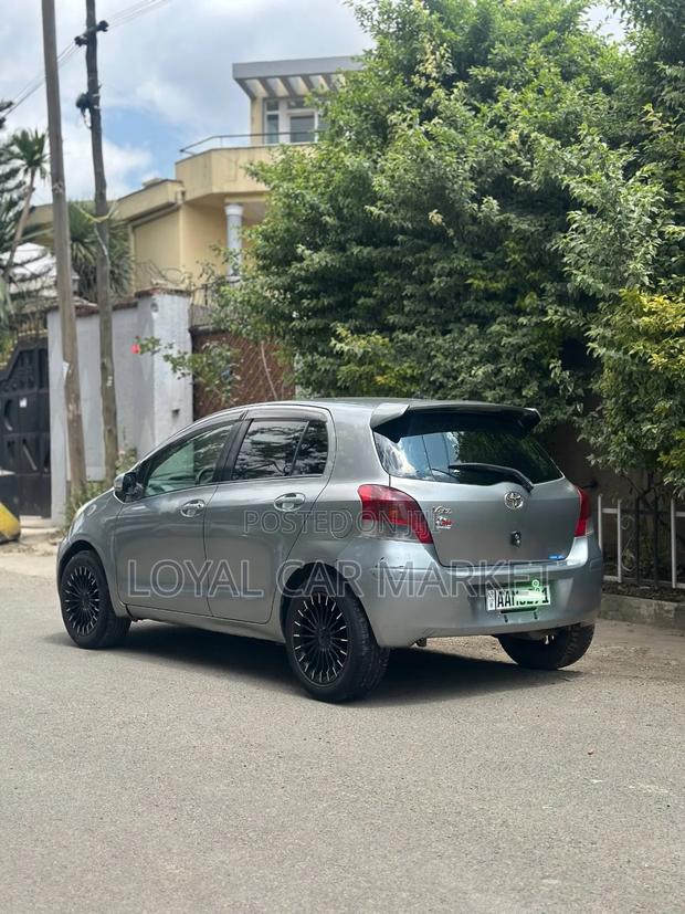 Toyota Yaris 2010 Gray
