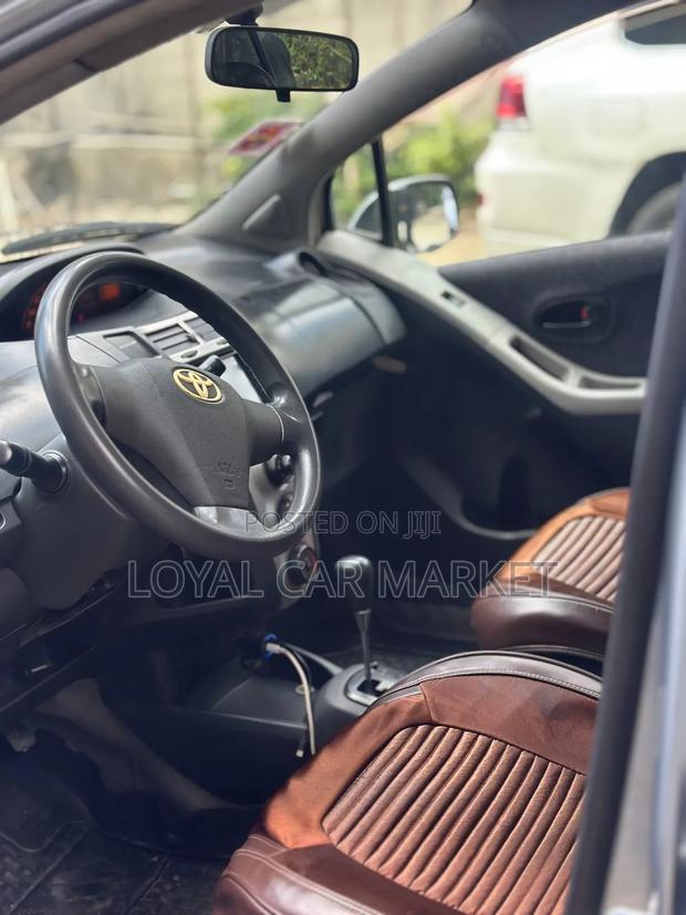 Toyota Yaris 2010 Gray