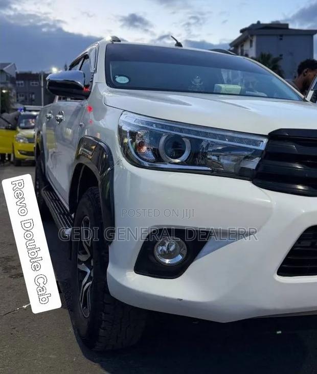 Toyota Hilux 2017 White