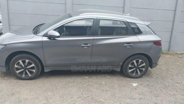New BYD E2 43 kWh 94 hp FWD 2025 Silver