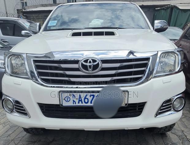 Toyota Hilux 2014 White