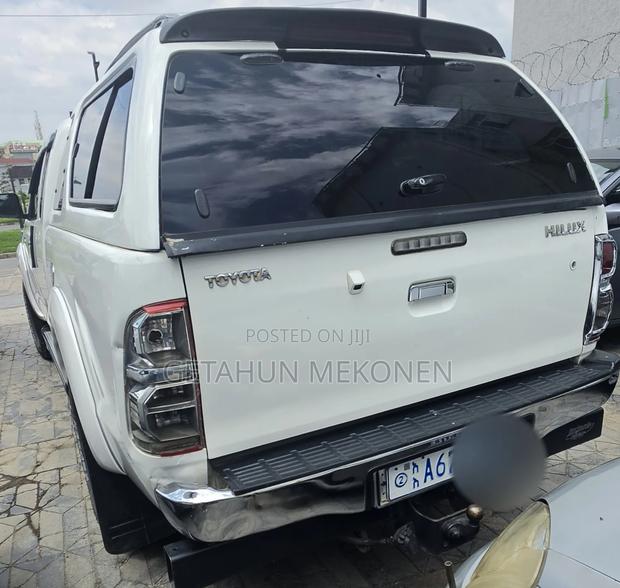 Toyota Hilux 2014 White