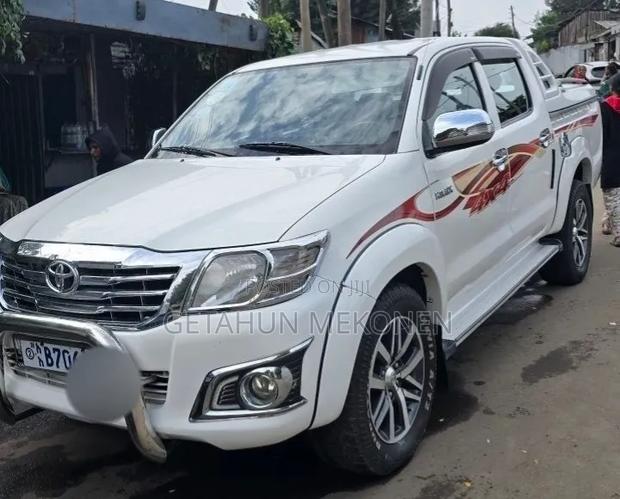 Toyota Hilux 2010 White