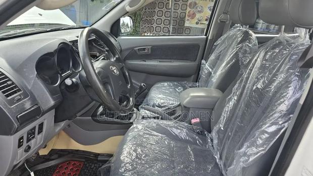 Toyota Hilux 2010 White