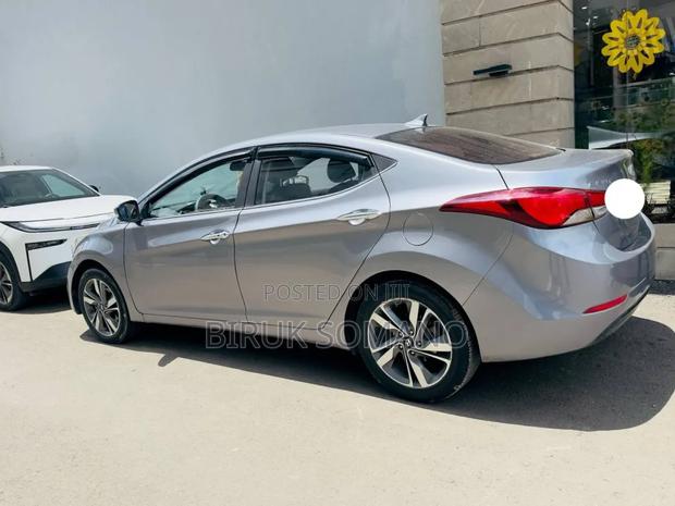 Hyundai Avante 2014 Silver