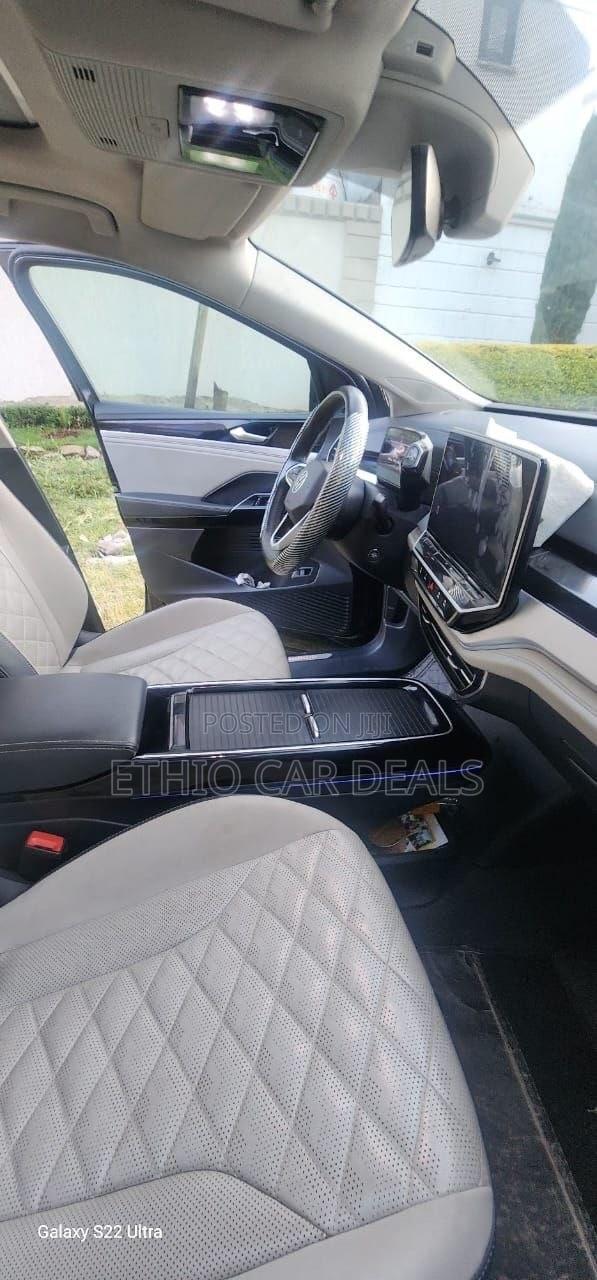 Volkswagen ID.6 2023 Black